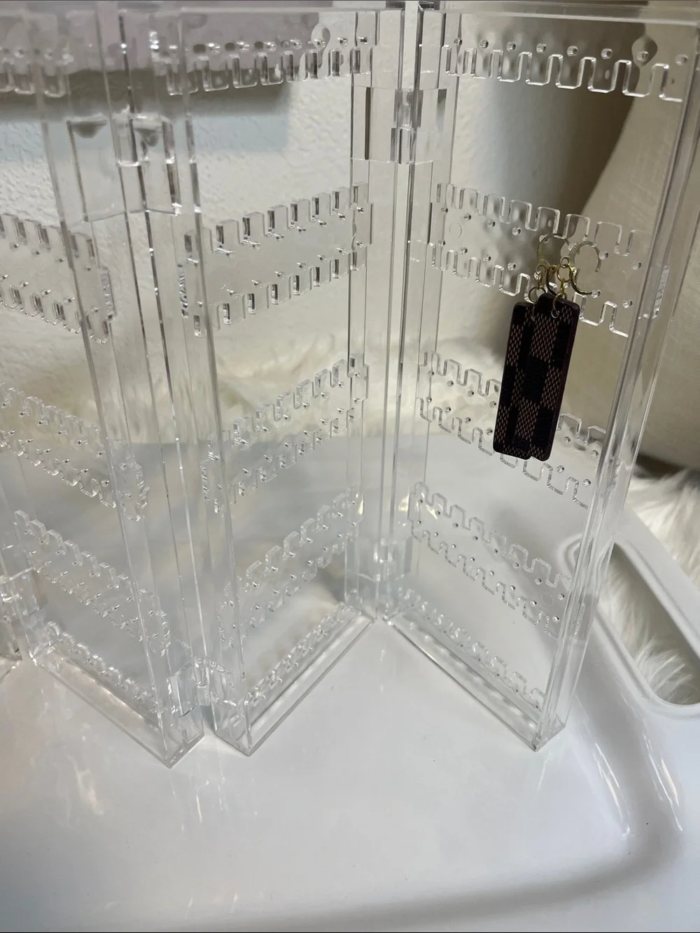Foldable Clear Acrylic Jewelry Earring Organizer - 4-Panel Display